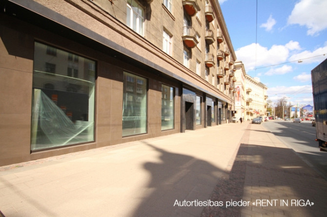 Iznomājam jaunas telpas veikalam, restorānam vai ielas birojam.  Adrese: Stabu iela 15, (Stabu un Rīga - foto 2