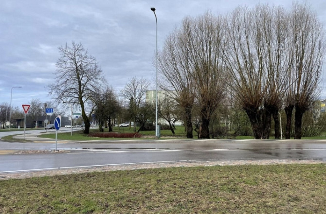 Land in Salacgrīva in a highly visible location, on the side of the main street (RigaAinaži highway) Саласпилс - изображение 1