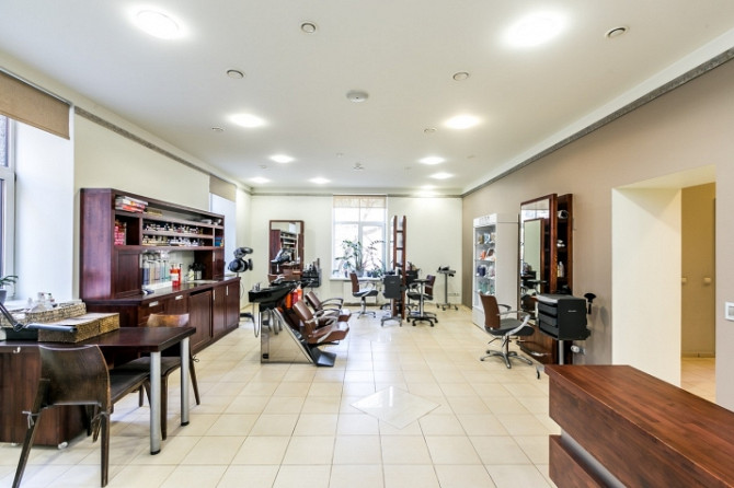 Īpašums atrodas jūgendstila ēkas labiekārtota iekšpagalma..  + Salons ir izvietots divos Rīga - foto 2