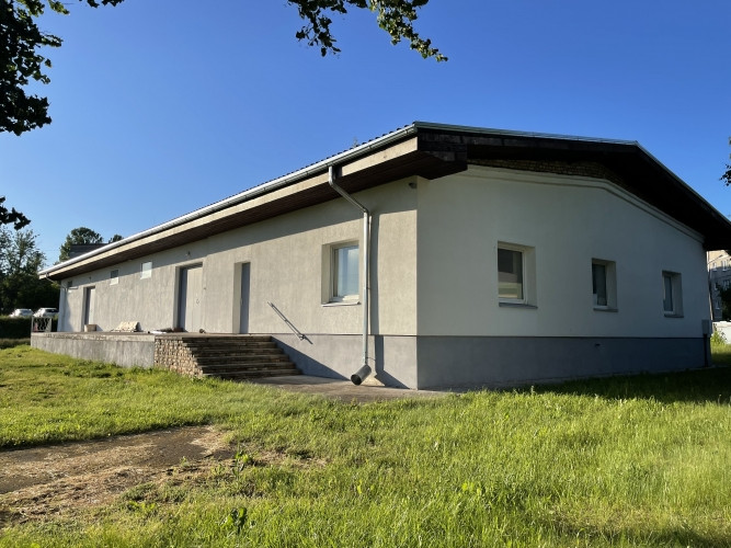 Pārdod komercobjektu ar piegulošo zemes gabalu!   Izdevīga investīcija ar iespēju būvēt Rīga - foto 1