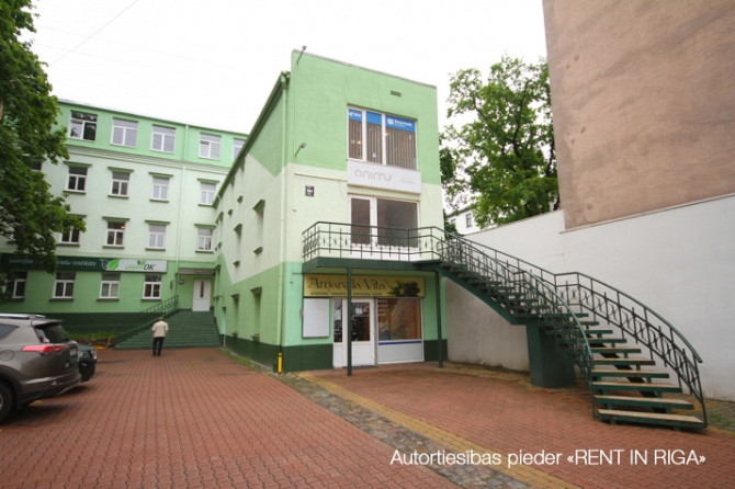 Atsevišķi stāvoša biroju/veikalu ēka Brīvības ielā 144.  Renovēta ēka 4 stāvos, bez Rīga - foto 2