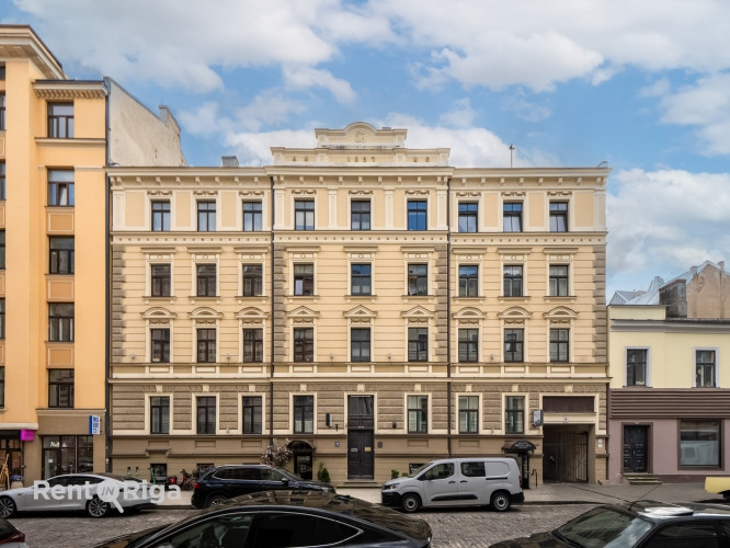 Вашему вниманию ухоженная недвижимость в центре города.  Недвижимость состоит из Рига - изображение 1