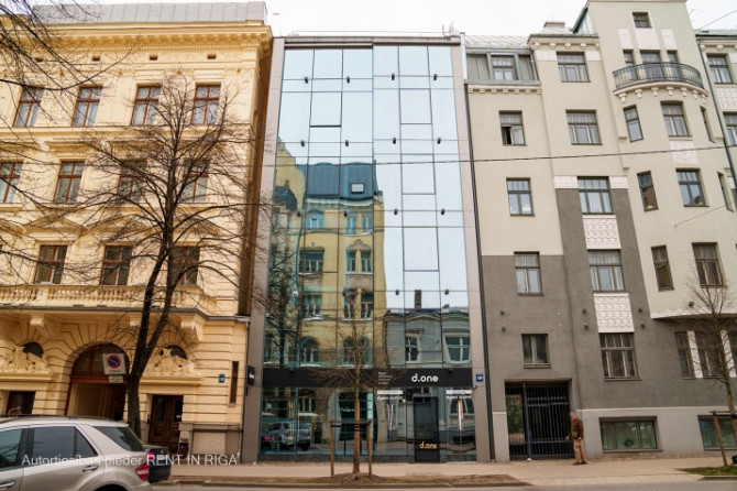 Skaists dzīvoklis kluba tipa mājā Rīgas centrā, starp Tērbatas un Brīvības ielam. Lielie Rīga - foto 3