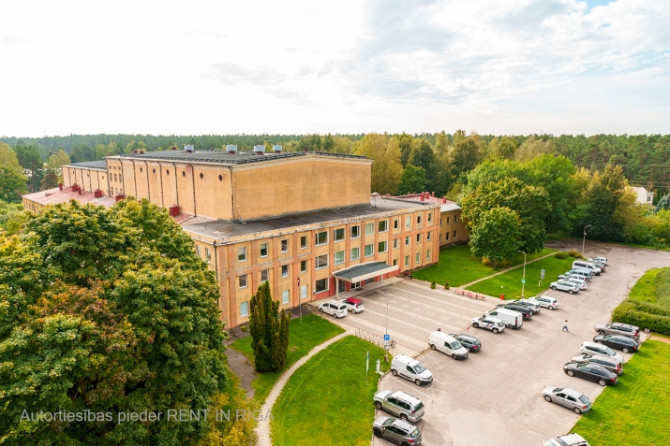 Iznomā biroja telpas vēsturiskajā Rīgas Kinostudijas ēkā. Platība sastāv no vienas telpas. Rīga - foto 8