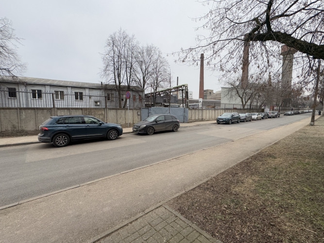 Teritorija un ražošanas ēkas Sarkandaugavā.  Ēku kopējā platīb 2337 m2; Zemes kopējā Rīga - foto 2