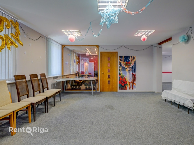 Iznomā biroja telpas Teikā. Otrais stāvs, pilsētas apkure. Kabinetu plānojums. Izbūvēts WC Rīga - foto 1