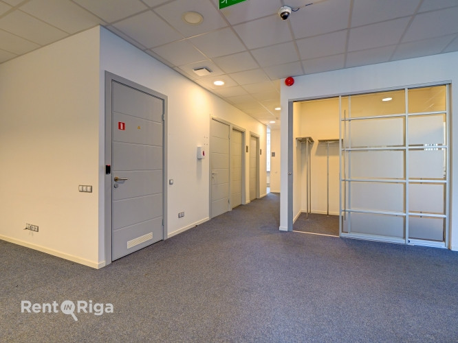 Tiek iznomātas kvalitatīvas biroja telpas ar kopīgo platību 755,10 kvadrātmetri, pilsētas Rīga - foto 7