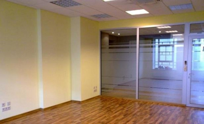 Tiek iznomāts kvalitatīvs birojs ar kopīgo platību 38 kvadrātmetri, pilsētas centrā pretī Rīga - foto 4