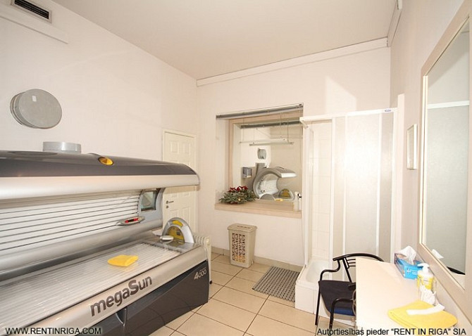 Tirdzniecības telpas divos līmeņos.  + Pirmais stāvs 97 m2, pagrabstāvs 92 m2; + sanmezgls un Rīga - foto 6