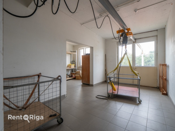 Pārdod multifunkcionālu īpašumu Ganību dambī 22a.  Ēkas 2. stāvs ar kopējo platību 450 m Rīga - foto 4