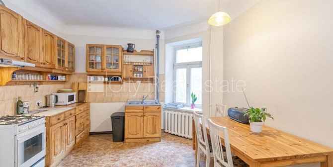 Fasādes māja, slēgts pagalms, vieta automašīnai, ieeja no pagalma, kāpņu telpa pēc Rīga - foto 8