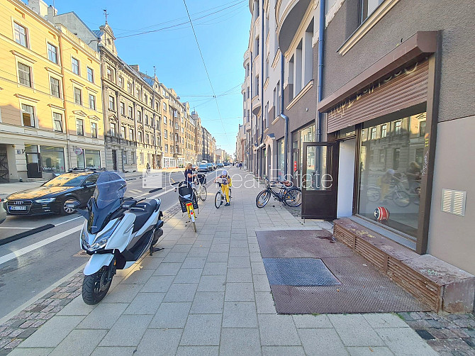 Zeme īpašumā, fasādes māja, renovēta māja, ieeja no ielas, logi vērsti uz ielas pusi, Rīga - foto 3