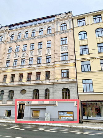 Fasādes māja, renovēta māja, ieeja no ielas, cokolstāvs, beletāža, logi vērsti uz ielas Rīga - foto 1