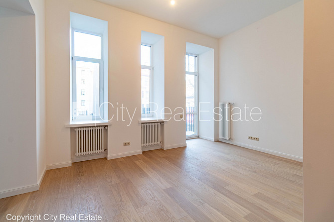 Fasādes māja, renovēta māja, fasāde ar dekoratīvo apmetumu, slēgts pagalms, ieeja no ielas Rīga - foto 5
