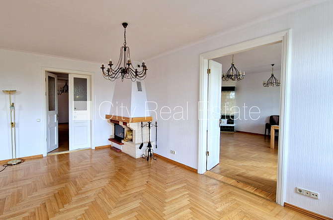 Zeme īpašumā, fasādes māja, renovēta māja, mainīts Jumta segums, labiekārtota apzaļumota Rīga - foto 5