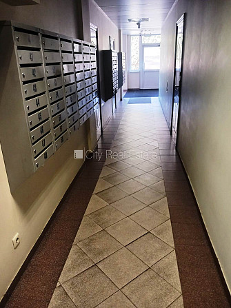 Fasādes māja, renovēta māja, labiekārtota apzaļumota teritorija, vieta automašīnai, ir Rīga - foto 12