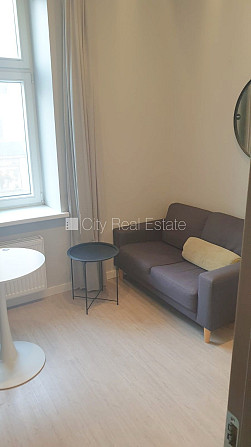 Fasādes māja, renovēta māja, slēgts pagalms, ieeja no ielas, kāpņu telpa pēc kapitālā Rīga - foto 4