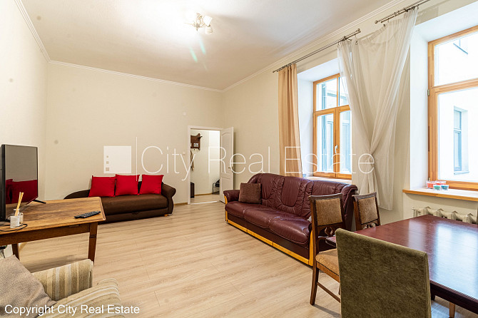 Pagalma māja, labiekārtots apzaļumots pagalms, objektu apsargā fiziskā apsardze, pagalmā Rīga - foto 2