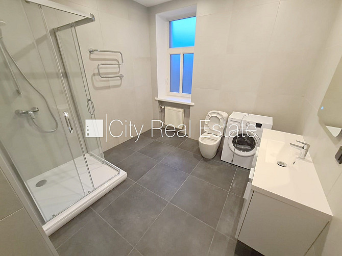 Pagalma ēka, renovēta māja, slēgts pagalms, ieeja no ielas un pagalma, ir lifts, kāpņu telpa Rīga - foto 11