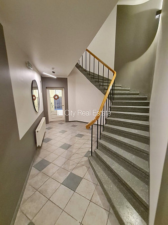 Pagalma ēka, renovēta māja, slēgts pagalms, ieeja no ielas un pagalma, ir lifts, kāpņu telpa Rīga - foto 12