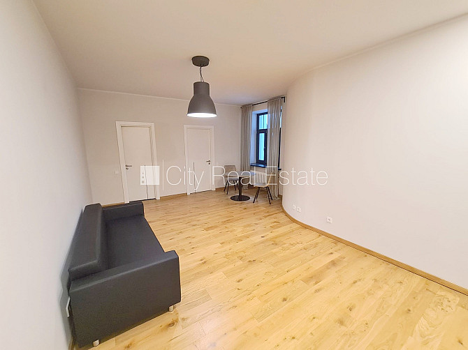 Pagalma ēka, renovēta māja, slēgts pagalms, ieeja no pagalma, ir lifts, kāpņu telpa pēc Rīga - foto 4
