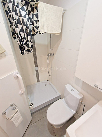 Pagalma ēka, renovēta māja, labiekārtots apzaļumots pagalms, vieta automašīnai, kāpņu Rīga - foto 14