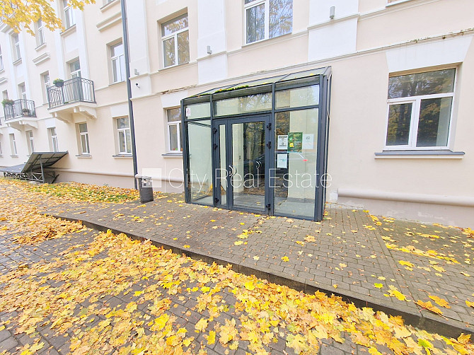 Pagalma ēka, renovēta māja, labiekārtots apzaļumots pagalms, vieta automašīnai, kāpņu Rīga - foto 20