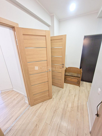 Pagalma ēka, renovēta māja, labiekārtots apzaļumots pagalms, vieta automašīnai, kāpņu Rīga - foto 12