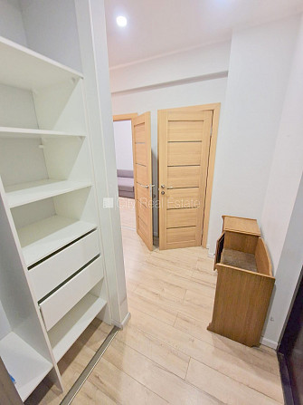 Pagalma ēka, renovēta māja, labiekārtots apzaļumots pagalms, vieta automašīnai, kāpņu Rīga - foto 15