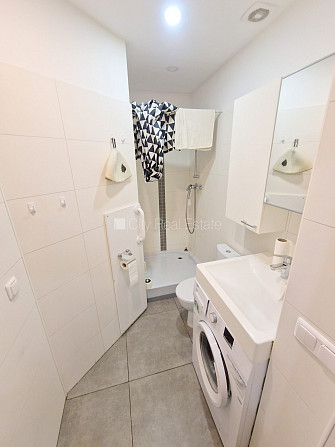 Pagalma ēka, renovēta māja, labiekārtots apzaļumots pagalms, vieta automašīnai, kāpņu Rīga - foto 13
