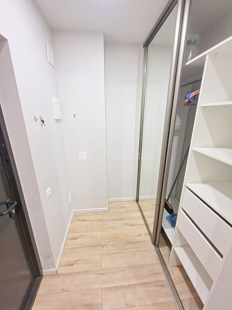 Pagalma ēka, renovēta māja, labiekārtots apzaļumots pagalms, vieta automašīnai, kāpņu Rīga - foto 16