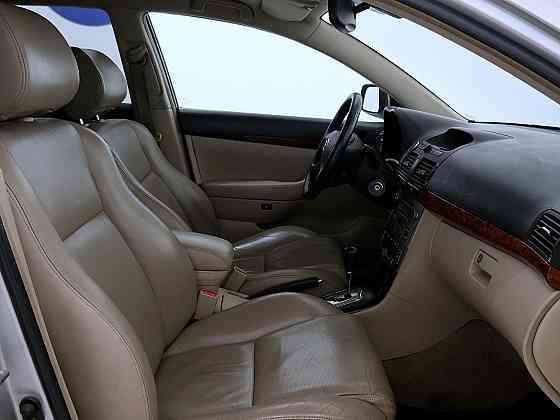 Toyota Avensis Luxury ATM 2.4 120kW Tallina