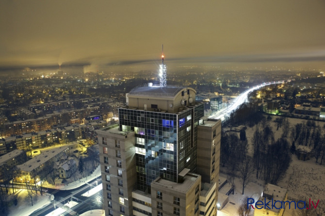 Viens un vienīgais pilnība mēbelēts Penthouse 30. stāvā, kas aizņem visu stāvu ar Rīgas rajons - foto 1