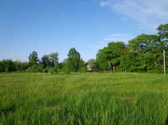 Piedāvājam nomāt 2. stāva telpas strādājoša pārtikas veikala ēkā,(1. stāvā veikals "Top").  Ēkas fas Rīga