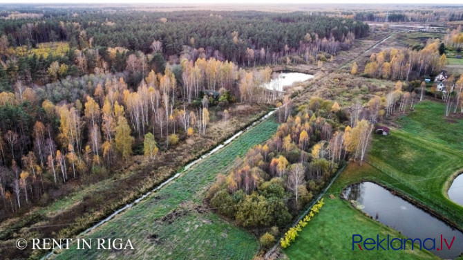 Tiek pārdota gaiša, omulīga, labi uzturēta māja ar kamīnu un tradicionālu koka guļbaļķu Jūrmala - foto 2