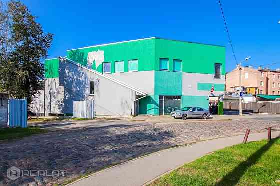 Pārdod multifunkcionālu ēku Līksnas ielā 9A.  Kopējā ēkas platība: 4501 m2 Zemes platība: 2669 m2 No Rīga