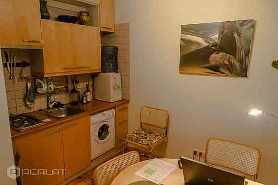 Pārdod siltu, gaišu un mājīgu dzīvokli Rīgas klusajā centrā. Dzīvoklī ir tikko pabeigts kvalitatīvs  Rīga