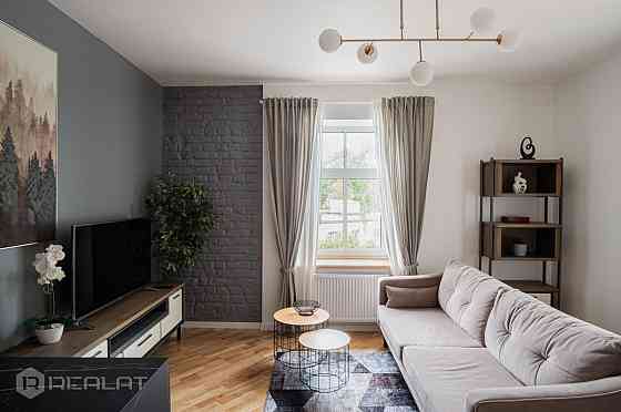 Izīrē skaistu un kompaktu dzīvokli Āgenskalnā.  Dzīvoklis ir pilnībā aprīkots Elektriskā plīts virsm Rīga