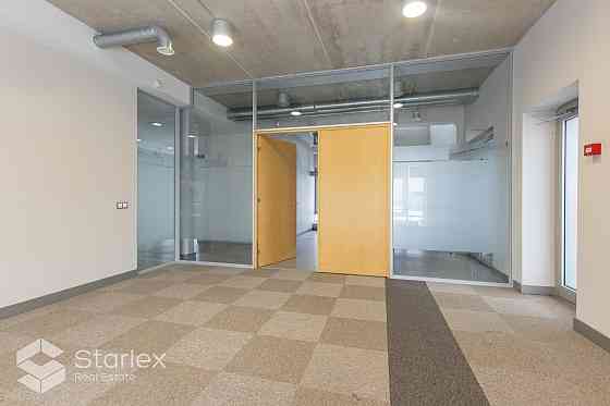 Iznomā biroju divos līmeņos ar plašu privāto terasi Mārupē.  Kopēja platība 482 m2  Birojs izvietots Малпилская вол.