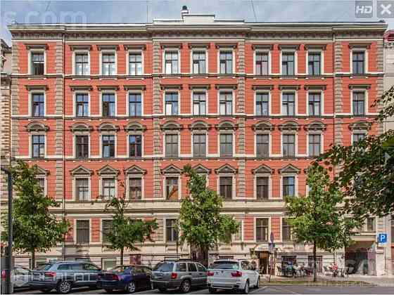 Māja būvēta 1909.gadā pēc arhitekta Edmunda fon Trompovska projekta. Tā atrodas uz Augšielas un A. D Rīga