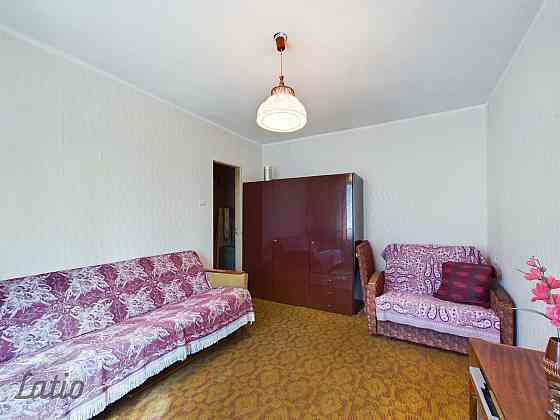Pārdodu 2-istabu dzīvokli Kauguros, Jūrmalā. Dzīvoklī ir divas izolētas istabas, atsevišķa virtuve u Jūrmala