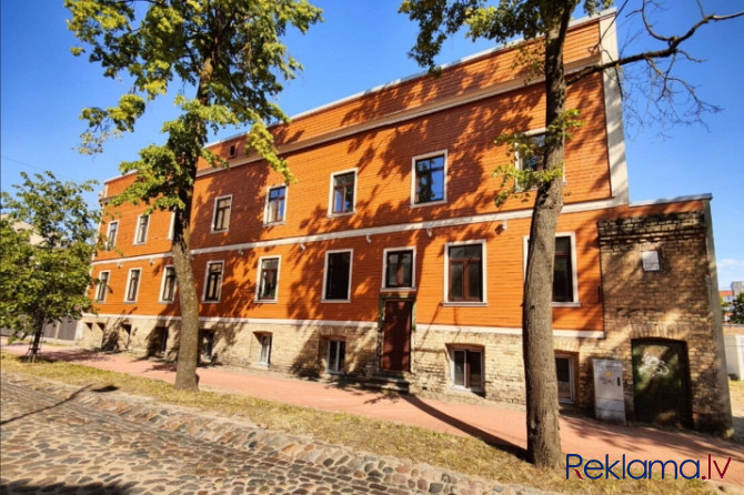 Iegādei tiek piedāvāts dzīvoklis tikko kā renovēta mazdzīvokļu māja klusā ielā.  Cenā Rīga - foto 9