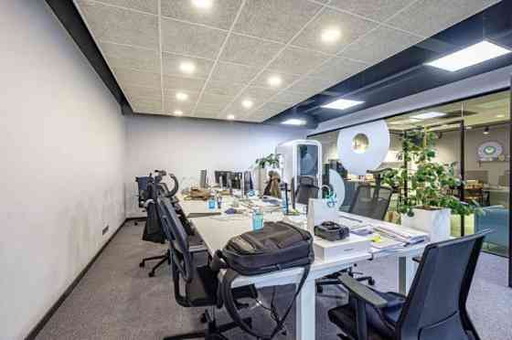 Birojs "Mūkusalas biroju centrs". Telpas sastāv no openspace telpas, pārrunu telpas un no trīs atsev Rīga