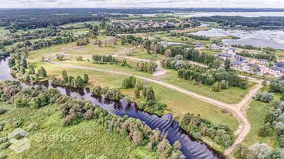 Berģu Skati находится на берегу реки Югла у самой границы Риги. Уникальный Рига