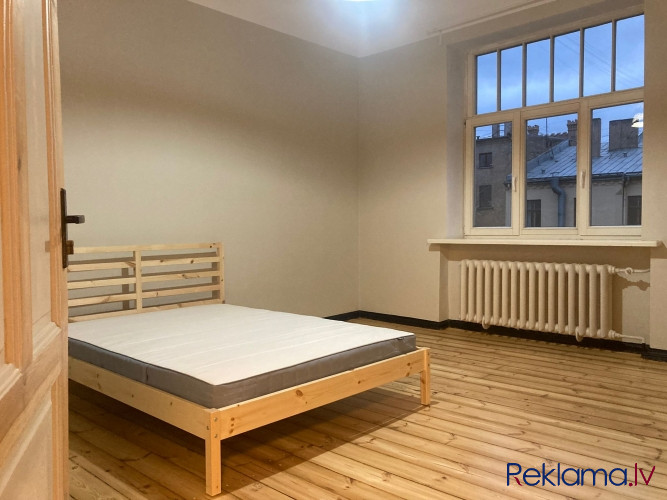 Īrei tiek piedāvātas skaistas, tikko renovētas istabas studentiem koplietošanas dzīvoklī Rīga - foto 12