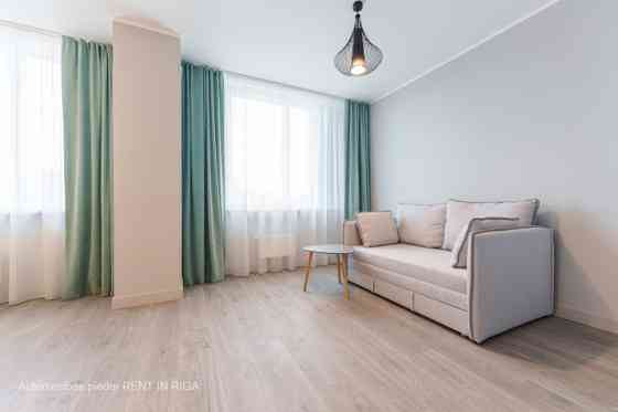 Ilgtermiņa īrei tiek piedāvāts plašs dzīvoklis jaunajā projektā  Dzīvoklis ir mēbelēts un aprīkots a Rīga