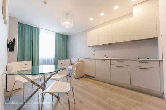 Ilgtermiņa īrei tiek piedāvāts gaišs dzīvoklis jaunajā projektā  Dzīvoklis ir mēbelēts un aprīkots a Rīga