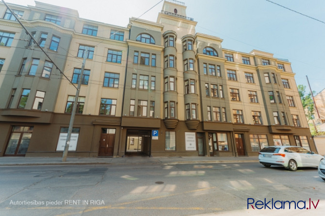 plašs divstāvu dzīvoklis ar kopējo platību 69.1 m2, izvietots renovēta nama 5. un 6. stāvā. Rīga - foto 1