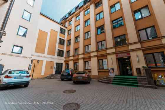 Birojs biznesa centrā Lāčplēša 41.  2 lielas telpas, 2 mazas telpas no kurām vienā var iekārtot virt Rīga