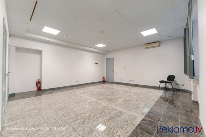 Birojs biznesa centrā Lāčplēša 41.  2 lielas telpas, 2 mazas telpas no kurām vienā var iekārtot virt Рига - изображение 3